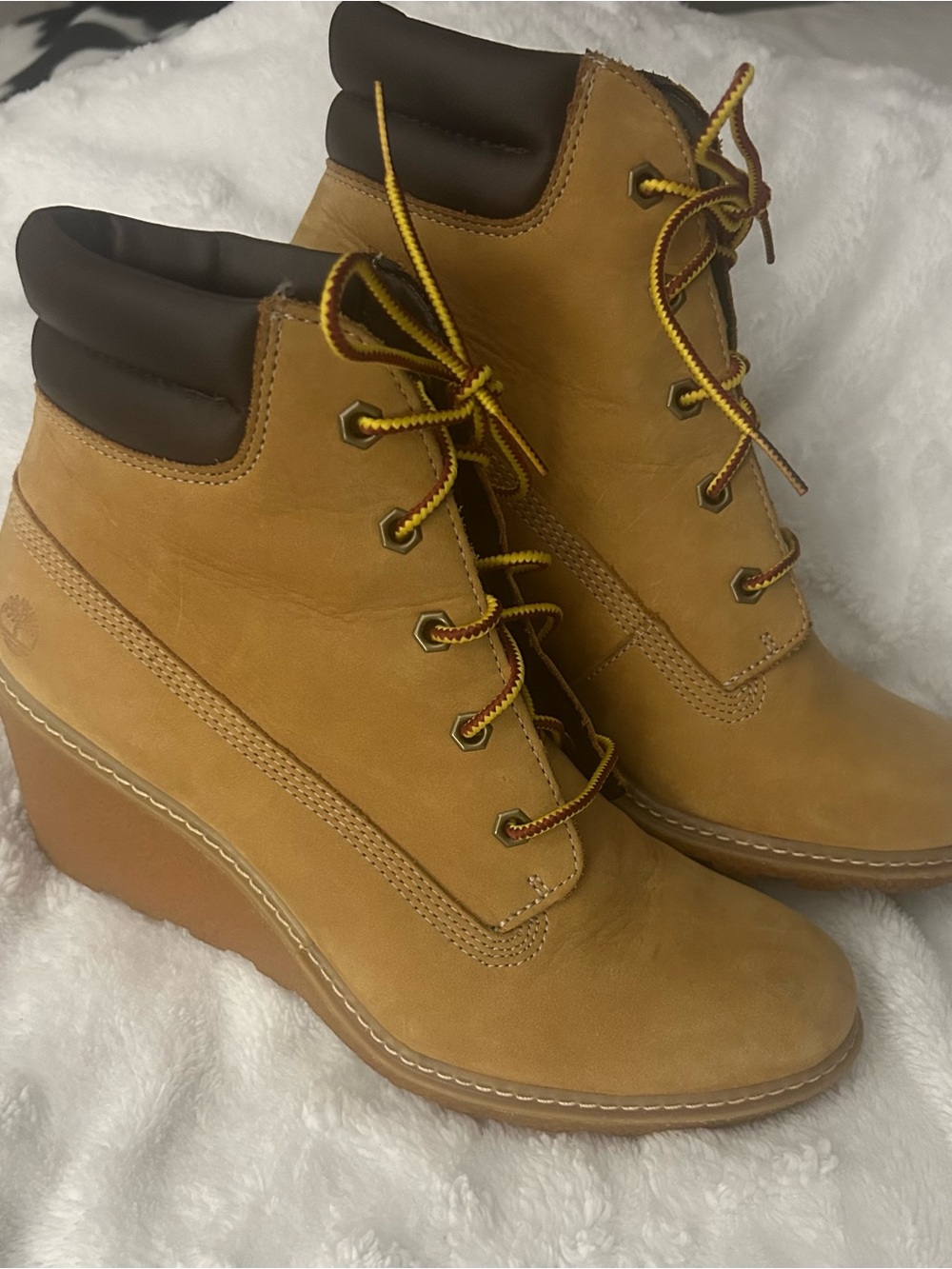 Timberland Wheat Nubuck Wedge Lace-Up Boots with Dark Collar Size 8